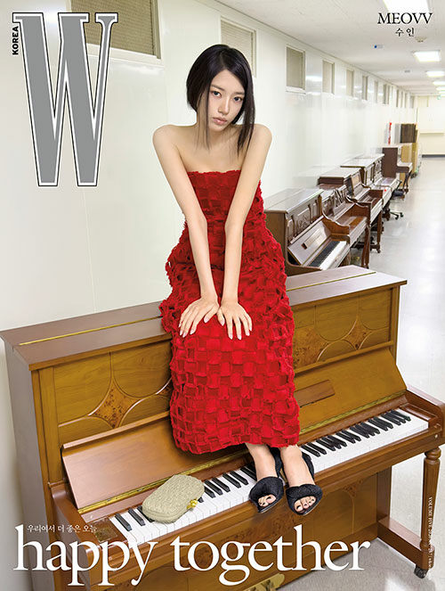 W Volume 5 (Cover: MEOVV Sooin Type B)